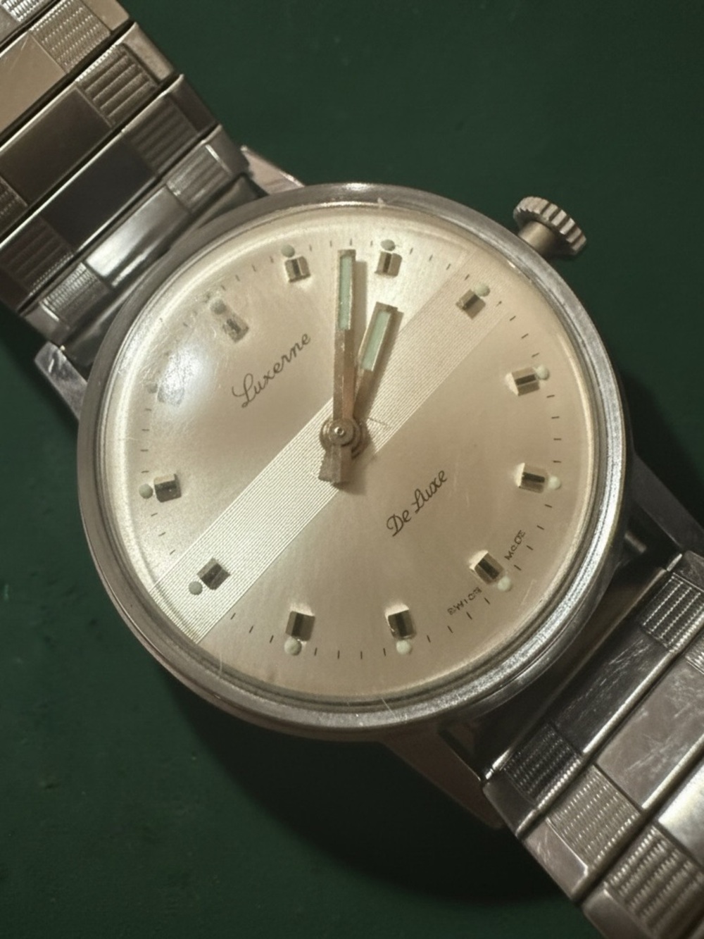 Vintage Lucerne De Luxe Swiss Made Mechanical Men’s Watch – Silver Dial